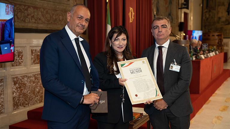 IT Difesa consegna a Simone Ranucci Brandimarte, presidente di Digitouch, il premio Salvator Mundi